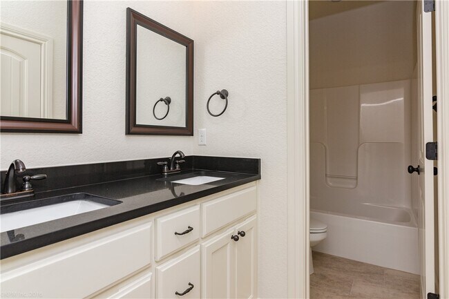 Building Photo - 1620 Sweetbriar Way