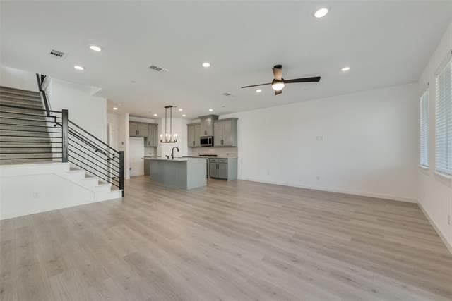 Building Photo - 831 Cavitt Ct