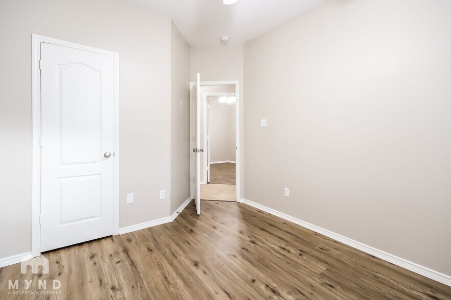 Building Photo - 4709 Meadow Way Dr