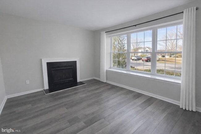 Building Photo - 304 Coventry Way