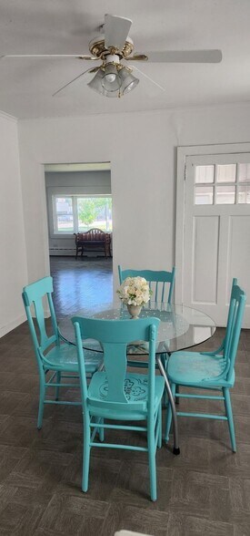 Building Photo - 10850 Parkside Ave