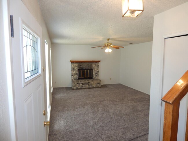 Building Photo - 1613 Bobby Lee Dr