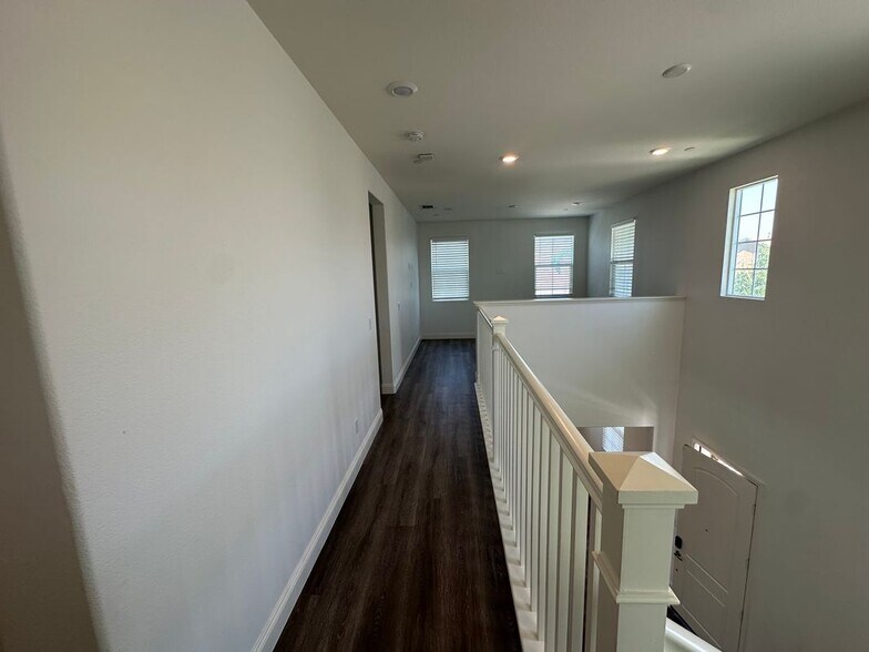 Building Photo - 2920 E Bourbon St