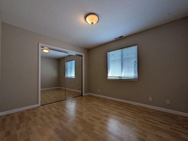 Building Photo - Beautiful 3-Bedroom, 2.5-Bath Home In River Road Area of Eugene!