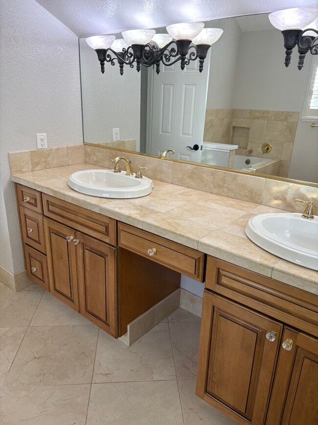 Building Photo - 1938 Stratton Cir