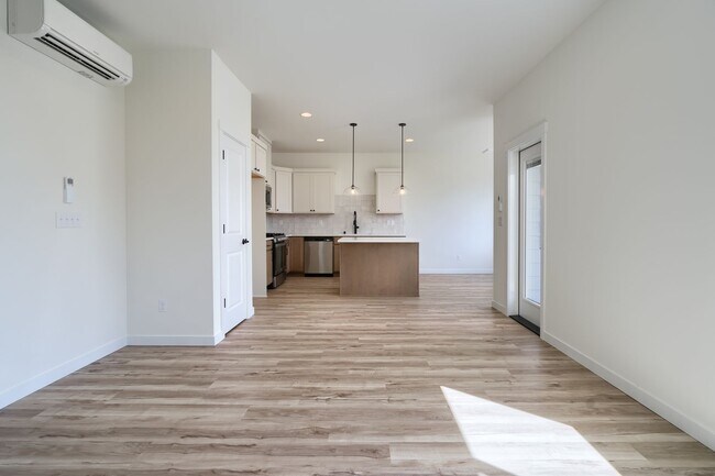 Building Photo - 649 Bucko Ave