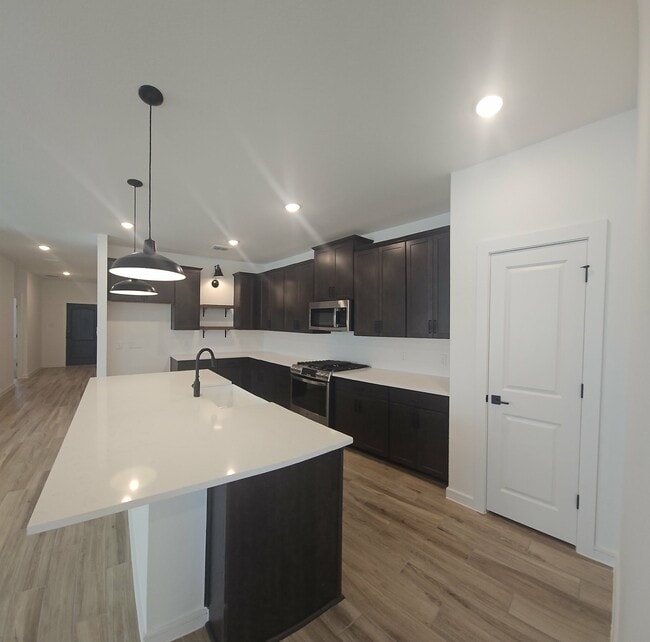 Building Photo - 8438 Bay Oaks Dr