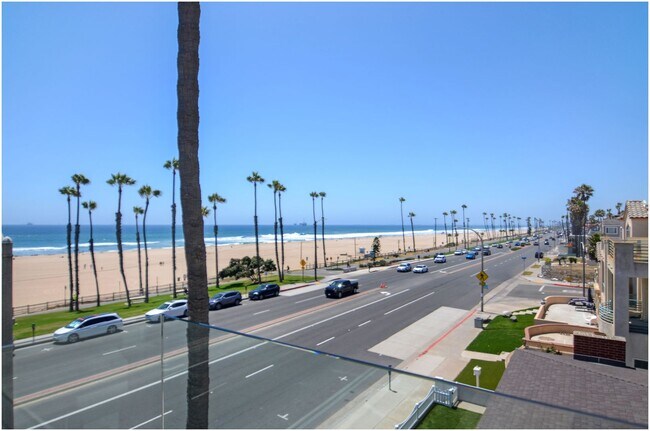 Building Photo - Oceanfront Penthouse in Huntington Beach!!