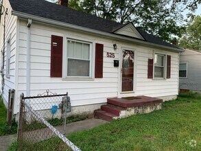 Building Photo - South end 3 Bedrooms 1 1/2 baths