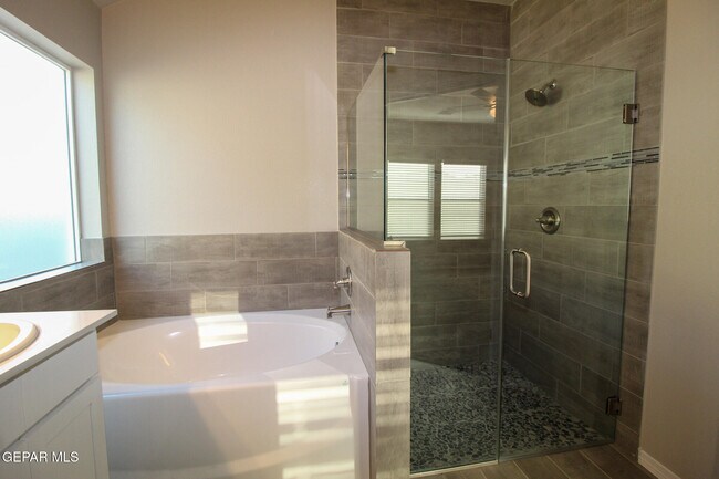 Building Photo - 1217 Golden Summer Ct