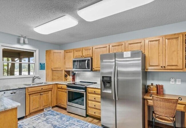 Building Photo - Waterfront 3BR/2BA Home in Gated Marina Co...