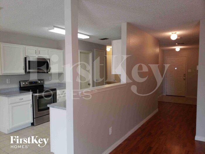 Building Photo - 1610 Cliffbrook Dr