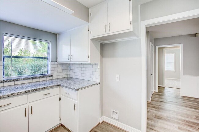 Building Photo - 4137 Woodfin St