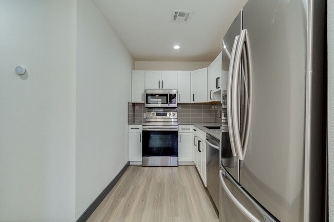 Building Photo - Two Bedroom in Old Town Scottsdale - Sparking Pool!