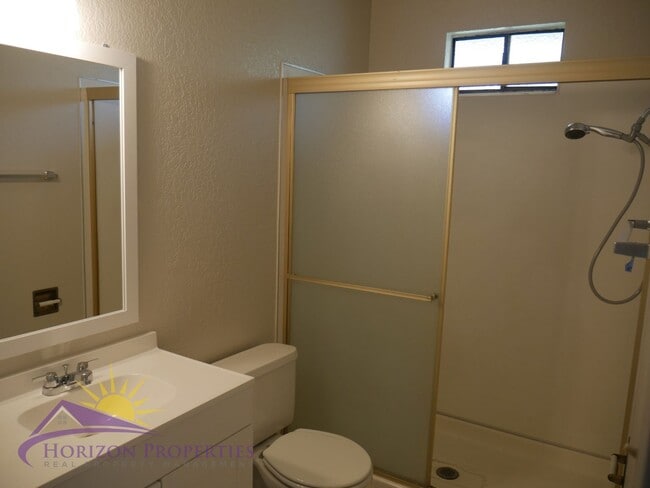 Building Photo - 6826/6828 Klingon Ct