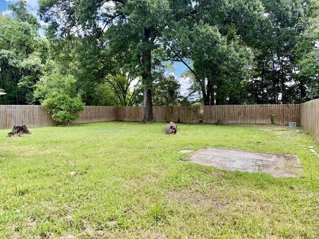 Building Photo - 2056 Vickers Dr