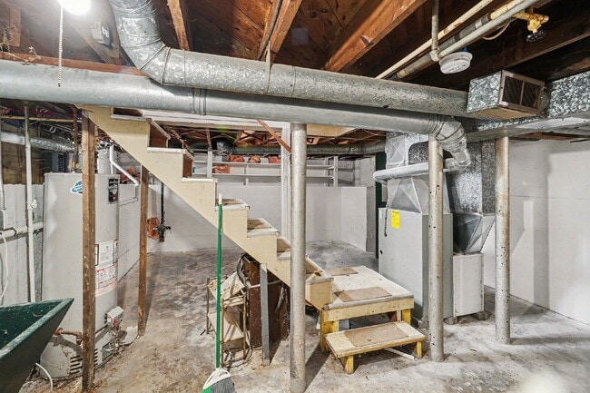 Building Photo - Practical 2 bedroom Rental with Recent Updates $1200/Month