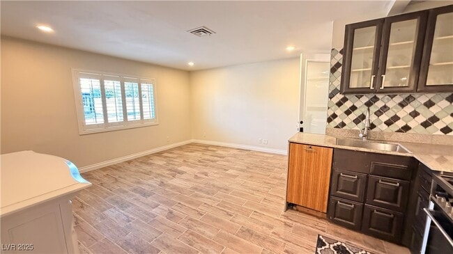 Building Photo - 1819 S Beverly Way