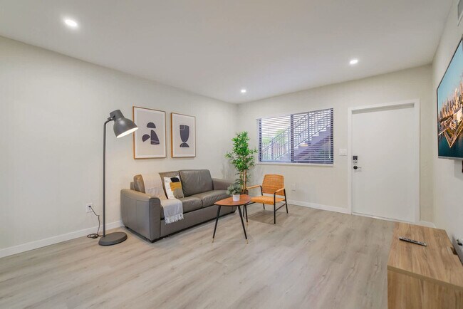 Building Photo - 700 SW 11th Ave