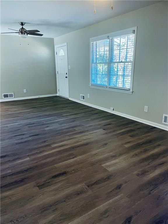 Building Photo - 471 Village Green Ct SW