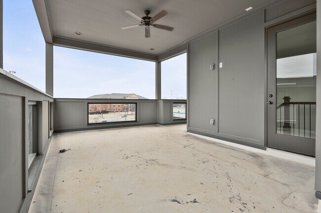 Building Photo - 10 Newnan Views Cir