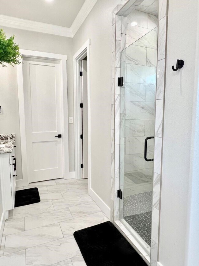 Building Photo - 165 Rustic Trl Rd