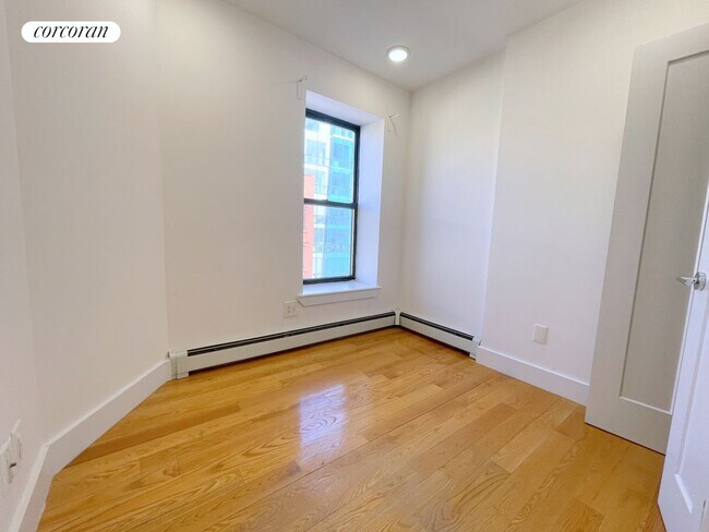 Building Photo - 506 Manhattan Ave