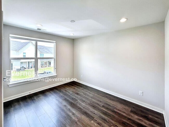 Building Photo - 105 Ethelyne Way