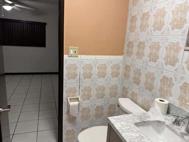 Building Photo - 429 NW 15th Ave