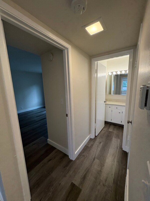 Building Photo - 16 S Knoll Rd