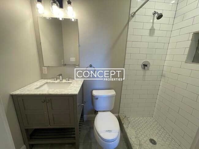 Building Photo - 153 Meridian St