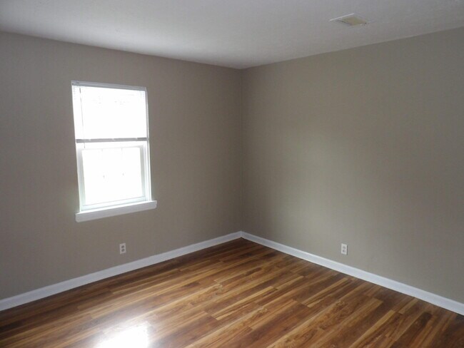 Building Photo - 400 Freedom Dr