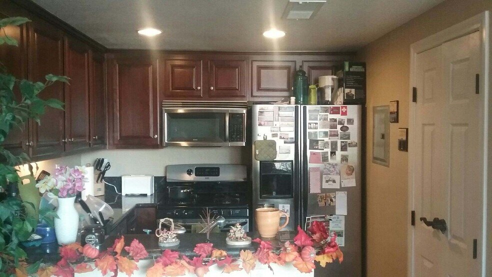 Building Photo - 3927 Nobel Dr