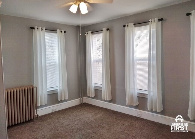 Building Photo - 5 Bed / 2 Bath Single Family Duplex