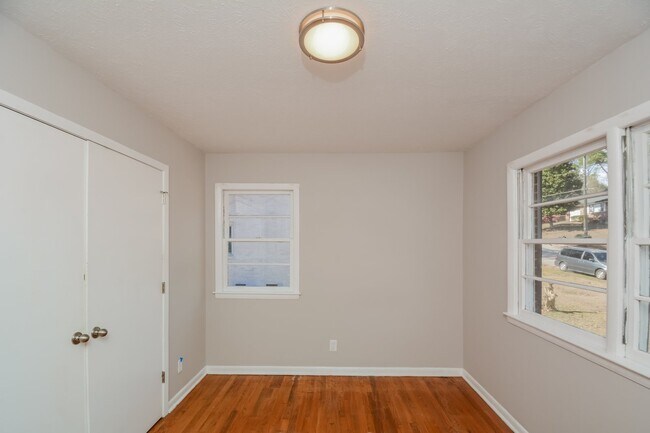 Building Photo - 3237 Barksdale Rd