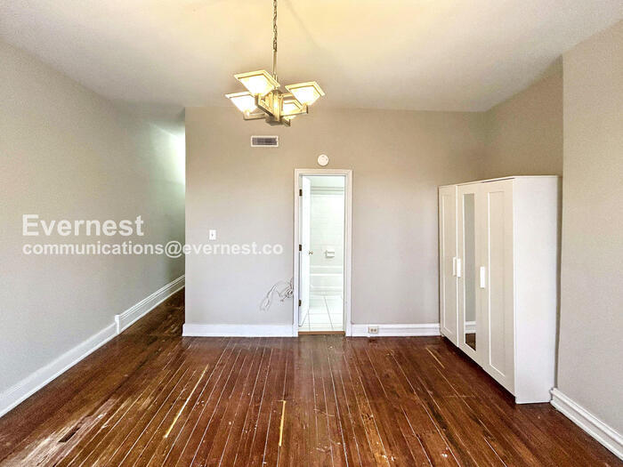 Building Photo - 1605 Grove Ave