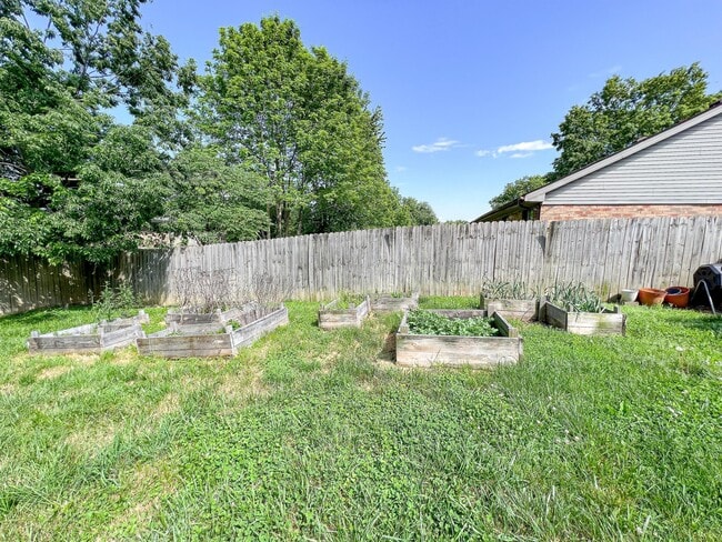 Building Photo - 1559 Summerhill Dr