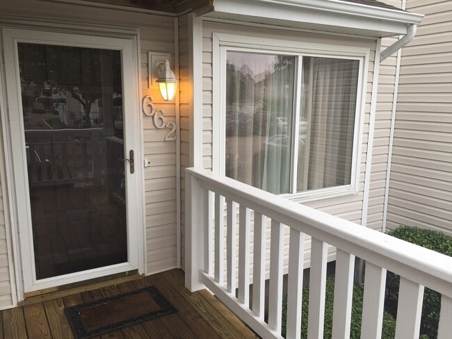 Building Photo - Beautiful Condo close to the oceanfront!!