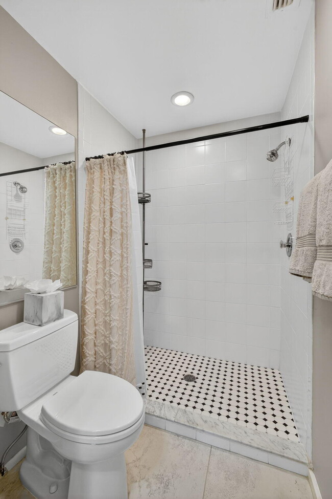 Building Photo - 202 Pinecrest Cir