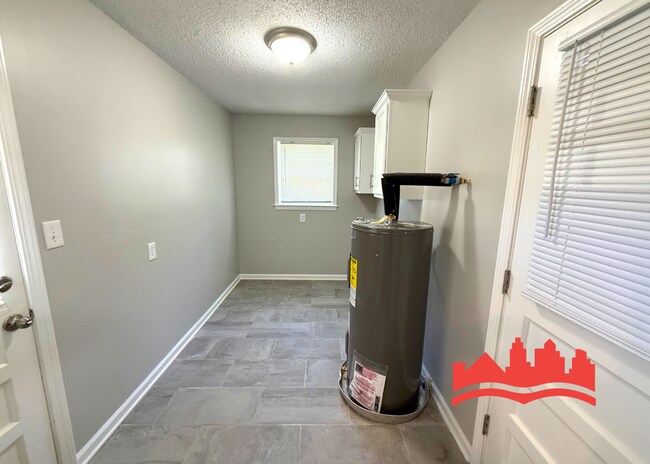 Building Photo - 4960 Sherry Dr