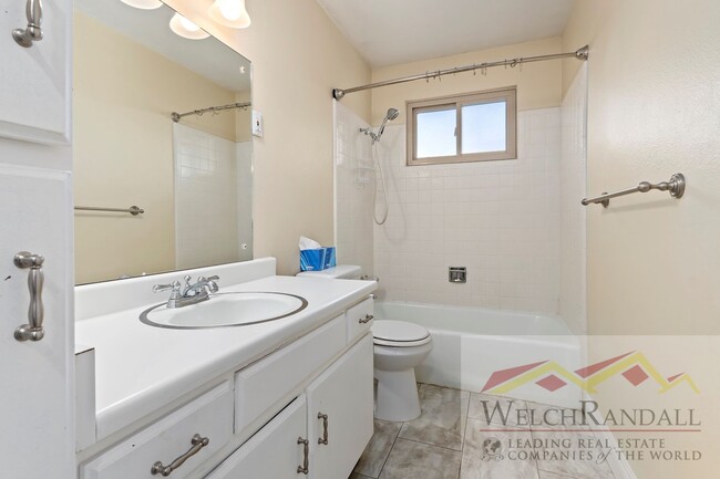 Building Photo - Cozy & Beautiful 4-Bed, 2-Bath Sandy Home ...