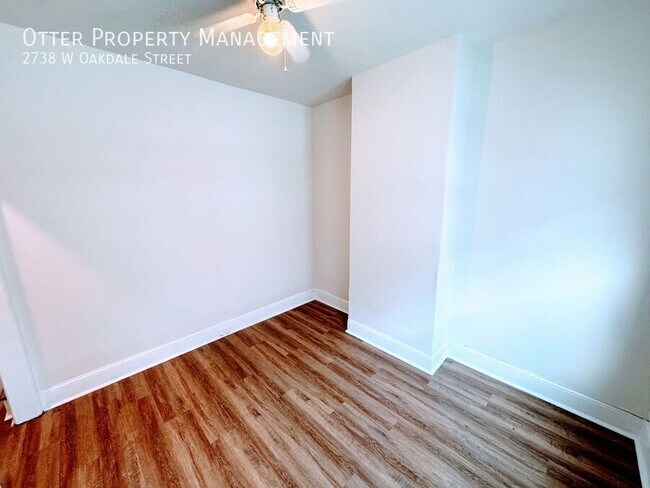 Building Photo - 2738 W Oakdale St
