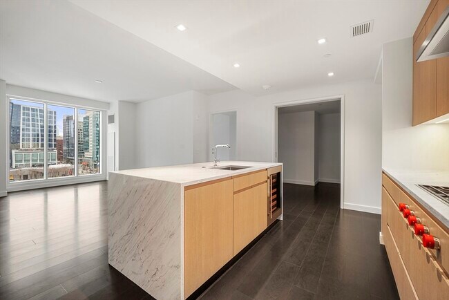 Building Photo - 150 Seaport Blvd