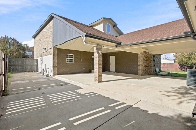 Building Photo - 2016 Knollwood Ln