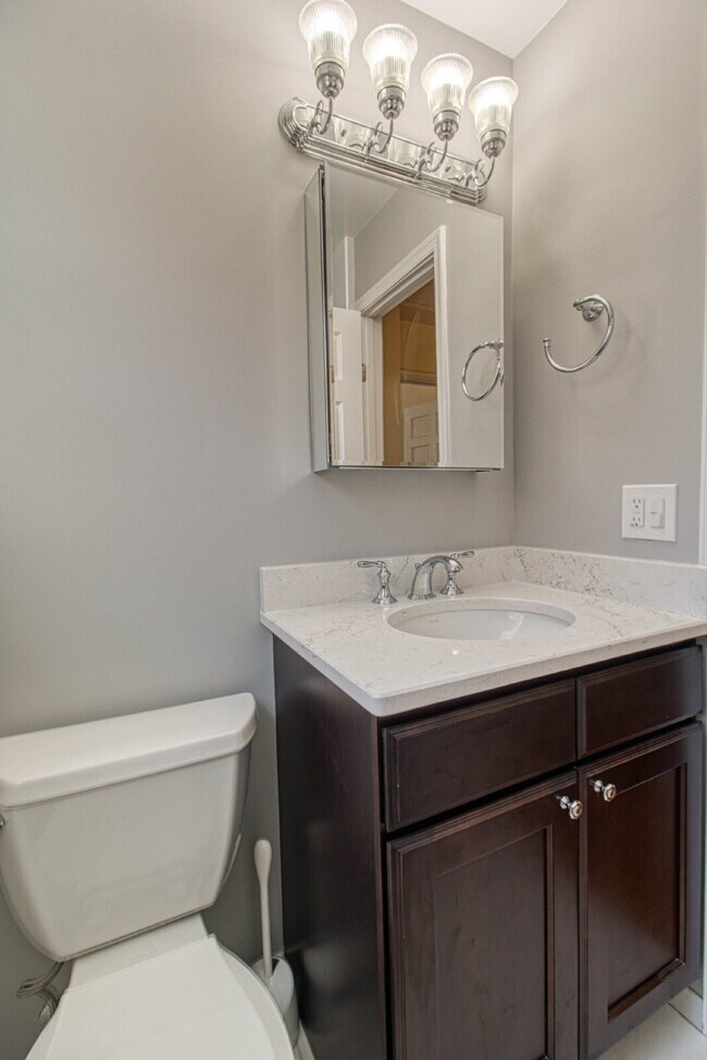 Building Photo - Discover Exceptional Townhouse Living!
