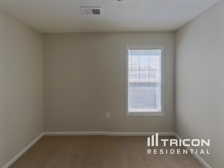 Building Photo - 7511 Rolling Meadows Ln