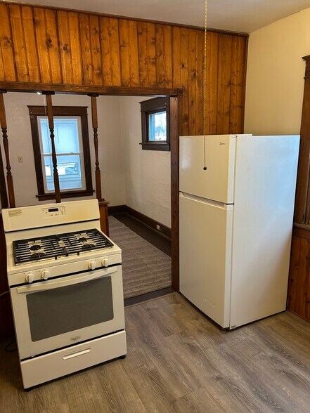 Building Photo - 1436 E 9th St