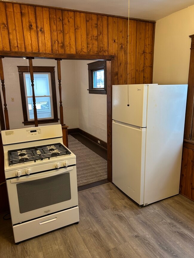 Building Photo - 1436 E 9th St