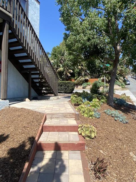 Building Photo - 2088 Montgomery Ave