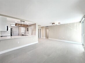 Building Photo - 1145 Normandy Dr